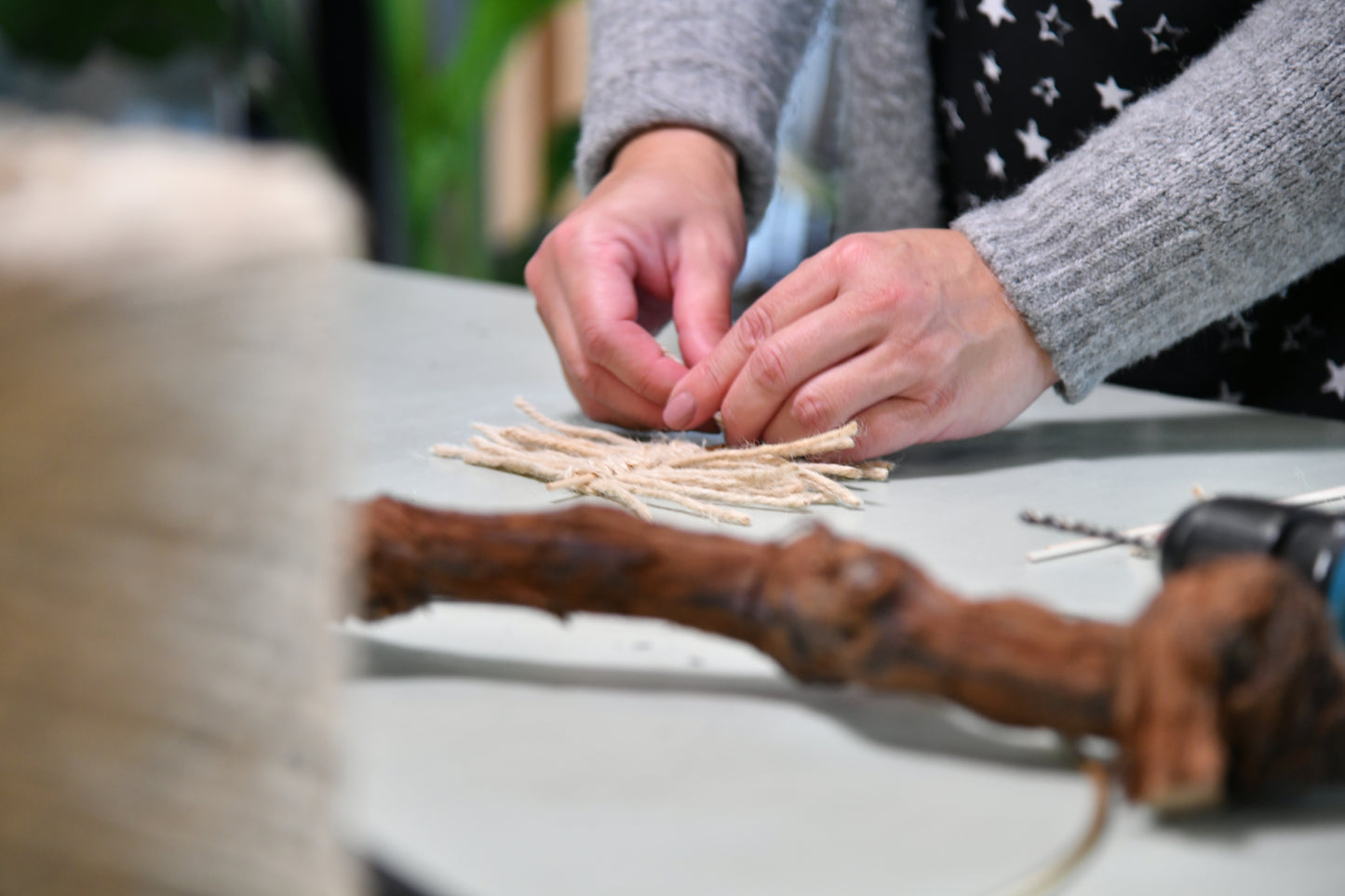 Goldring DIY mit Makramee-Tannenbäumen